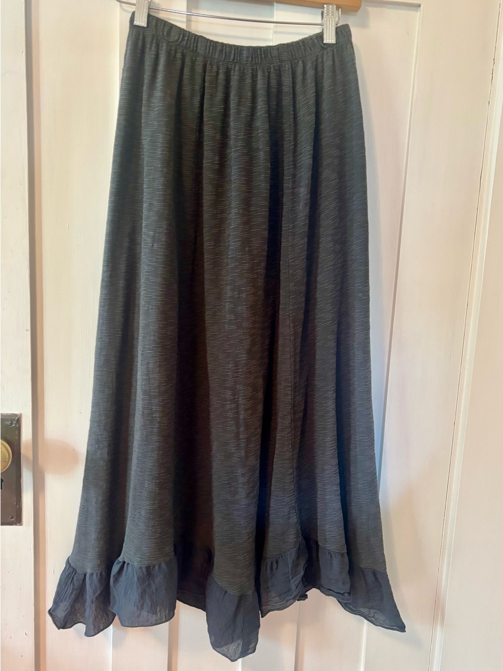 Fenini Charcoal Gray Textured Knit Maxi Skirt Ruffle Hem Lagenlook
S NWOT